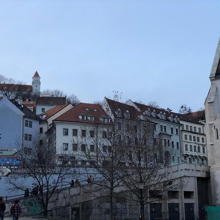 Pleasant Apartment Under The Bratislava Castle Luaran gambar