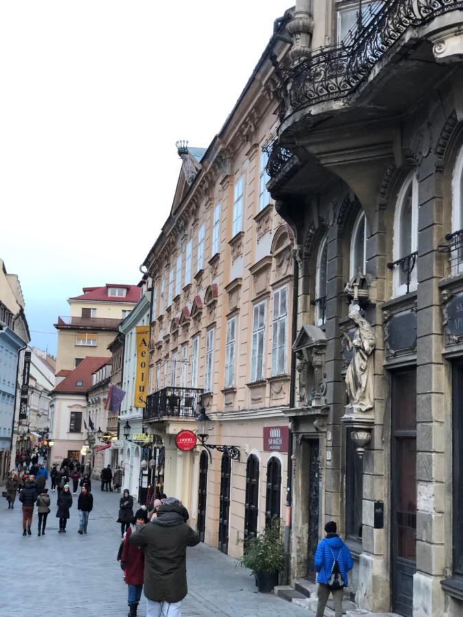 Pleasant Apartment Under The Bratislava Castle Luaran gambar