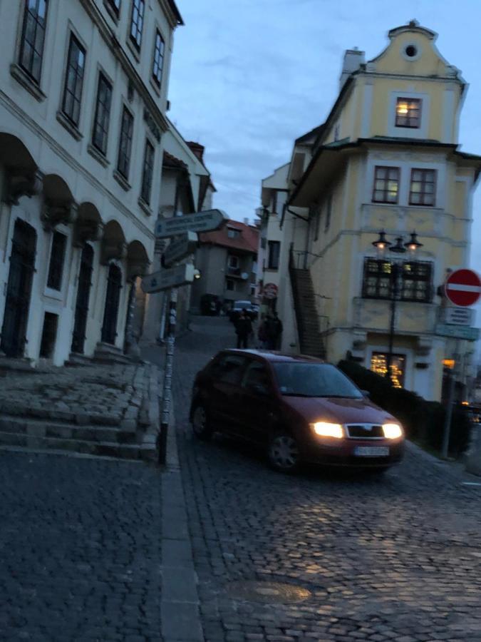 Pleasant Apartment Under The Bratislava Castle Luaran gambar
